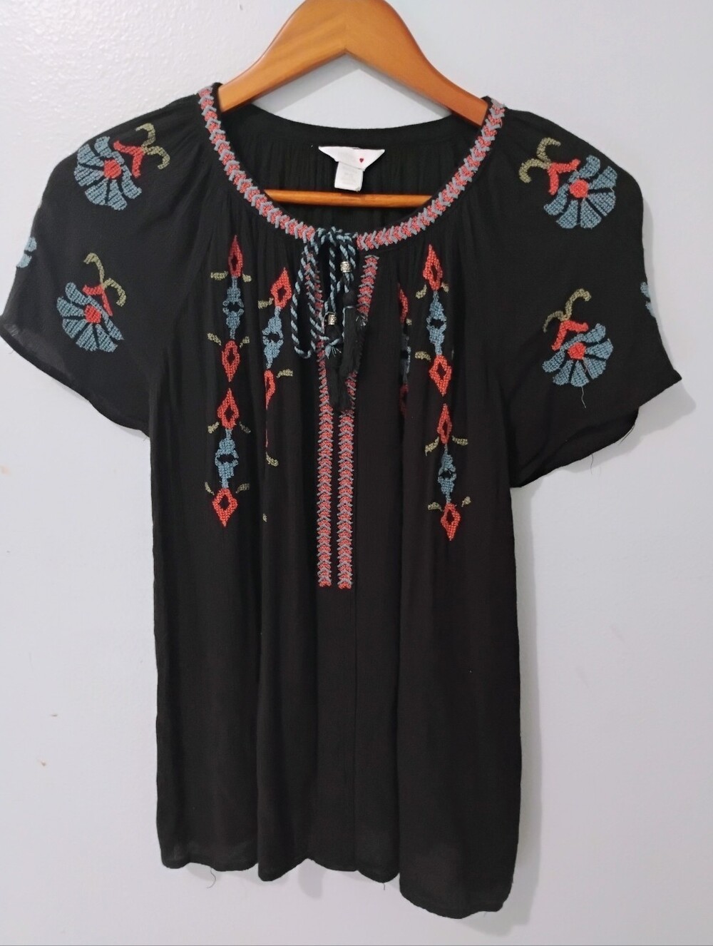 Intro Women's Embroidered Blouse